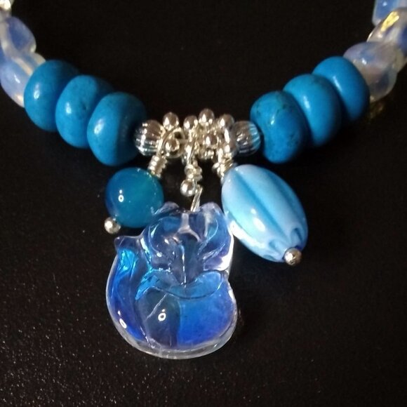 Pet Lovers - Fox Pom Cat!!! Stunning Iridescent Opalite + Blue Howlite Bracelet - Picture 1 of 10